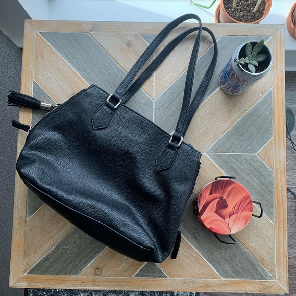 Nine West Faux Leather Handbag | Black | Great condition - Picture 2 of 6